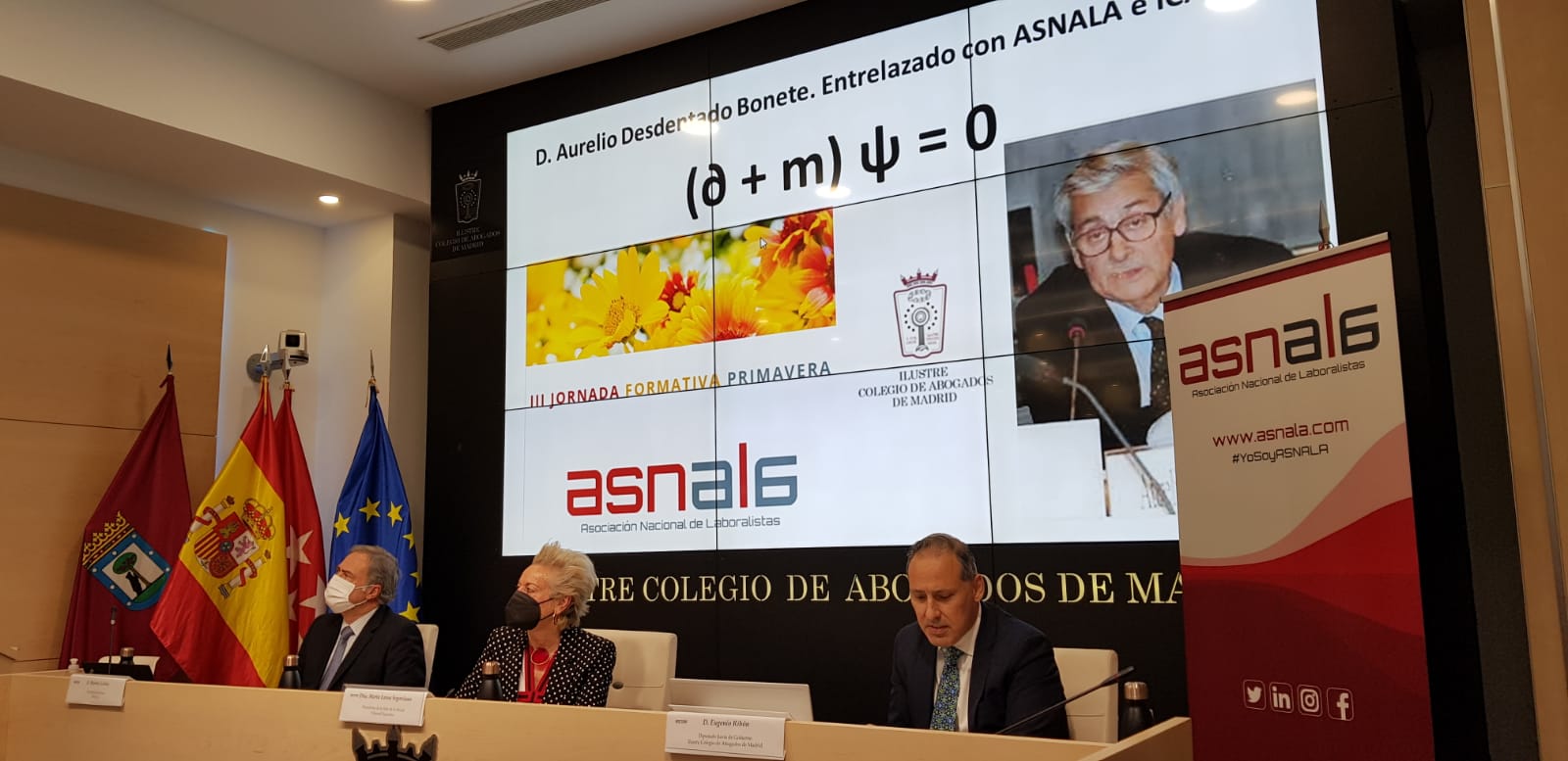 El homenaje a D. Aurelio Desdentado fue realizado por Eugenio Ribón, diputado del ICAM, María Luisa Segoviano, presidenta de la Sala de lo Social del Tribunal Supremo, y Martín Godino, presidente de honor de ASNALA