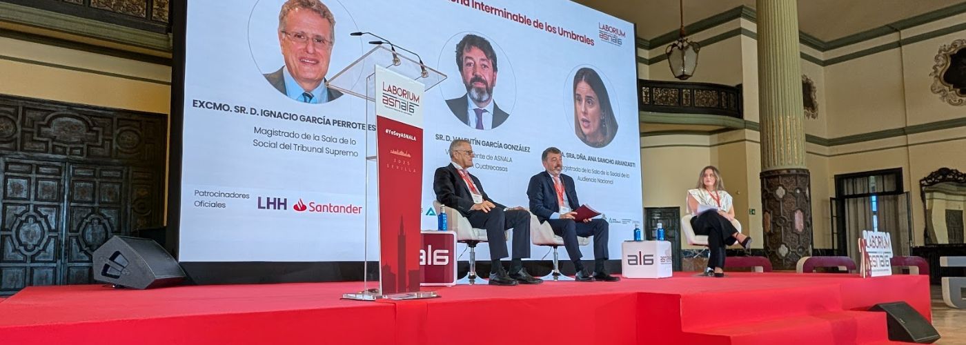 Ignacio García-Perrote y Ana Sancho dan su ponencia en Laborium 2025