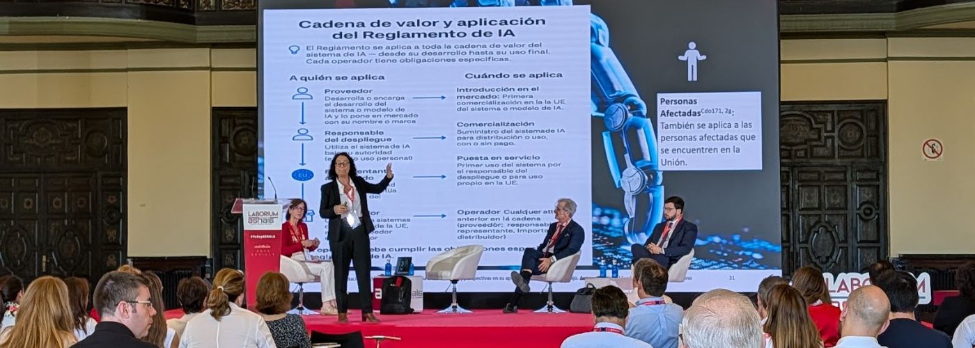 Magdalena Nogueira y Juan Martínez dan su ponencia en Laborium 2025