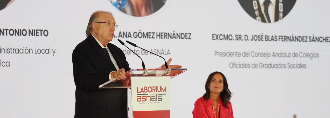 El presidente del Consejo Andaluz de Graduados Sociales inaugura Laborium 2025