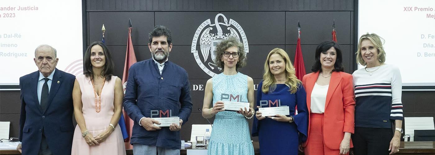 Rosa Zarza Jimeno y Bernardo García Rodríguez reciben el Premio ASNALA-Santander Justicia al Mejor Laboralista 2023 junto a D. Fernando Valdés Dal-Ré a título póstumo Rosa Zarza Jimeno y Bernardo García Rodríguez reciben el Premio ASNALA-Santander Justicia al Mejor Laboralista 2023 junto a D. Fernando Valdés Dal-Ré a título póstumo